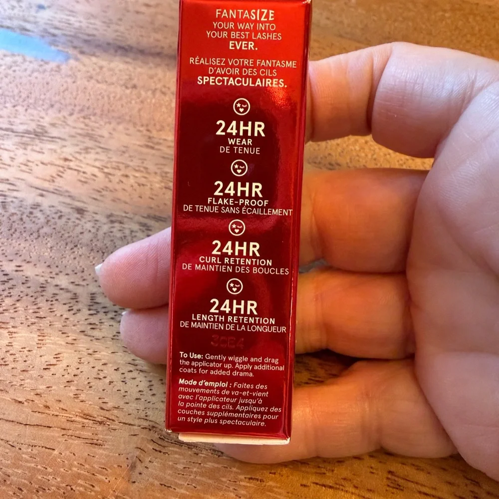 ONE/SIZE Fantasize Mascara in Vibrant Red